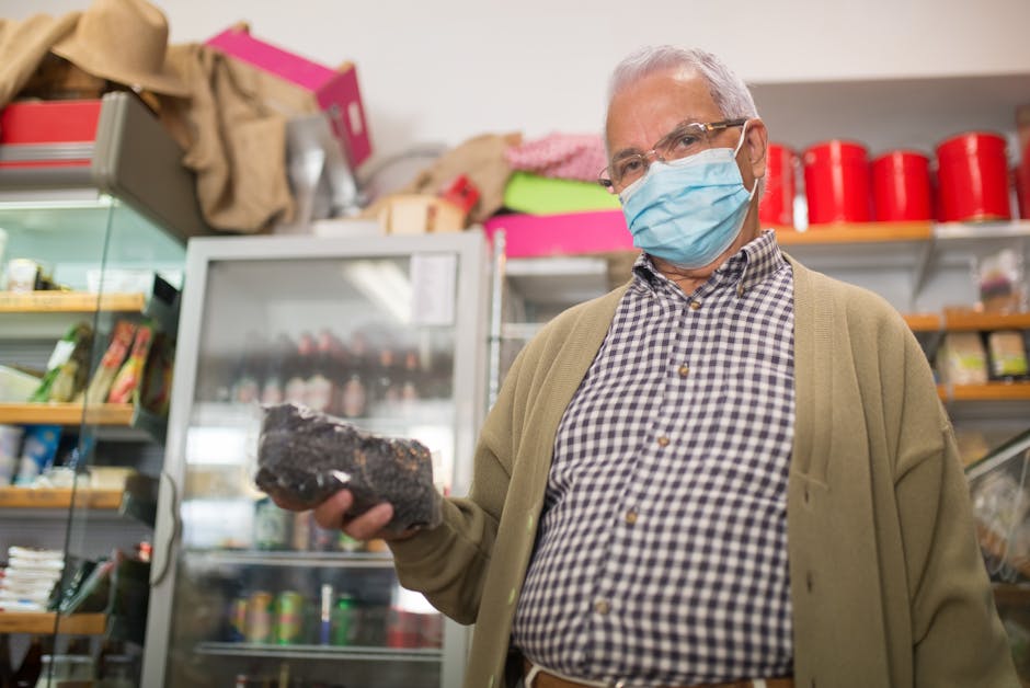 Senior man wearing a face mask shopping in a grocery store, emphasizing safety during pandemic.